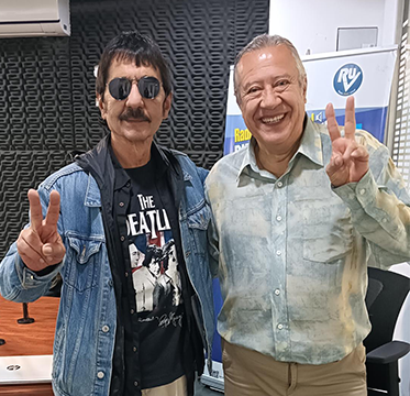 Julio Cesar Vásquez Patino y Gabriel Nieto Gómez Realizadores del programa: De regreso con los Beatles. Sede Nacional José Celestino Mutis